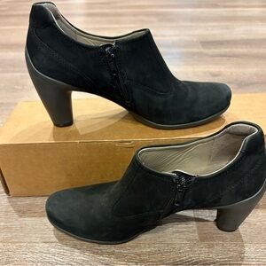 Ecco Black  Suede Ankle Booties size 8.5